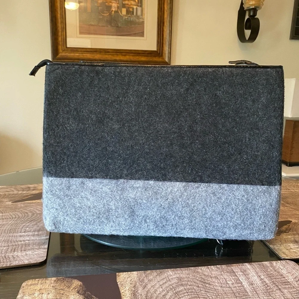 kate spade Gray and Black Laptop Case